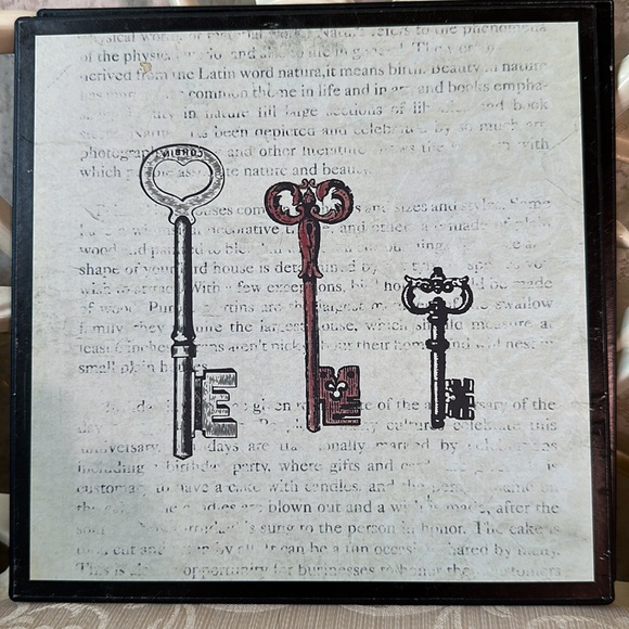 Set of wall hanging plaques. - Picture 2 of 2